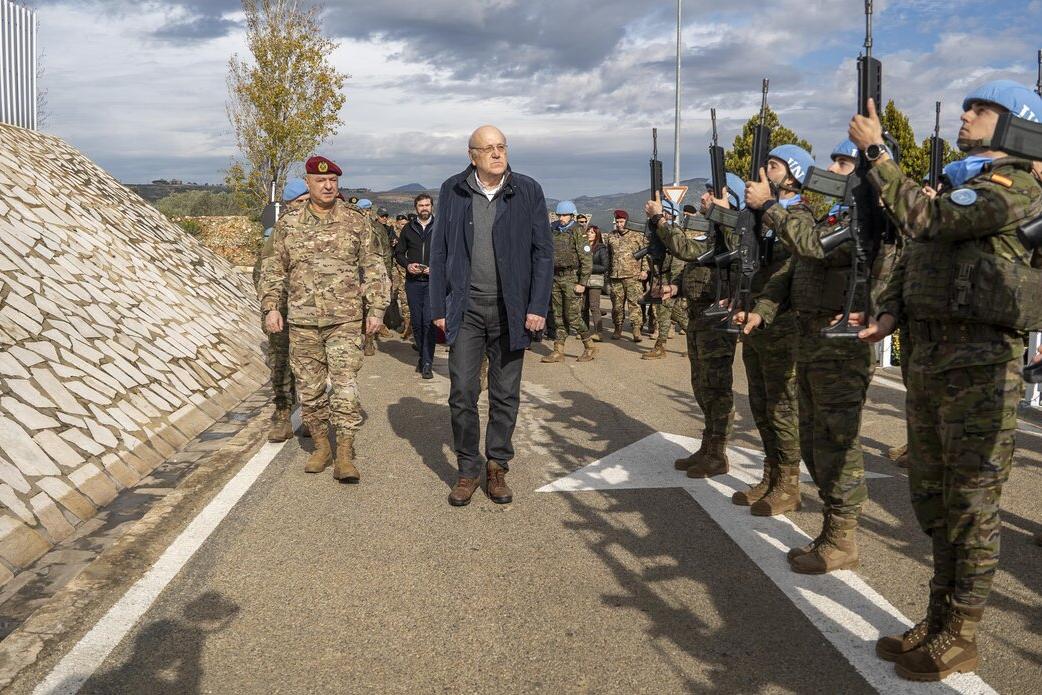 Lieutenant General Aroldo Lázaro and Prime Minister Najib Miqati walk beside peacekeepers.
