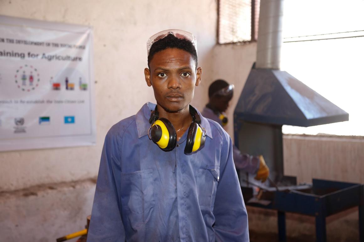 A trainee in a workshop in Kismaayo Technical Institute. The trainee is one of the beneficiaries of the ‘Dal Dhis’ project, launched by UNIDO, which provides vocational training to youths in Kismaayo.